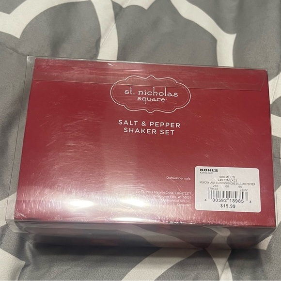 St. Nicholas Square Gnome & Mushroom salt and pepper shaker set - Picture 5 of 5